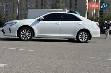 Седан Toyota Camry 2017 в Києві