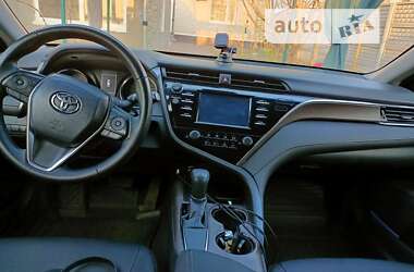 Седан Toyota Camry 2018 в Кривому Розі