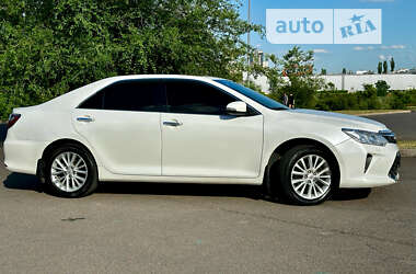 Седан Toyota Camry 2014 в Кривом Роге