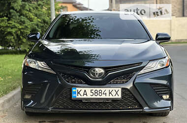 Седан Toyota Camry 2018 в Києві