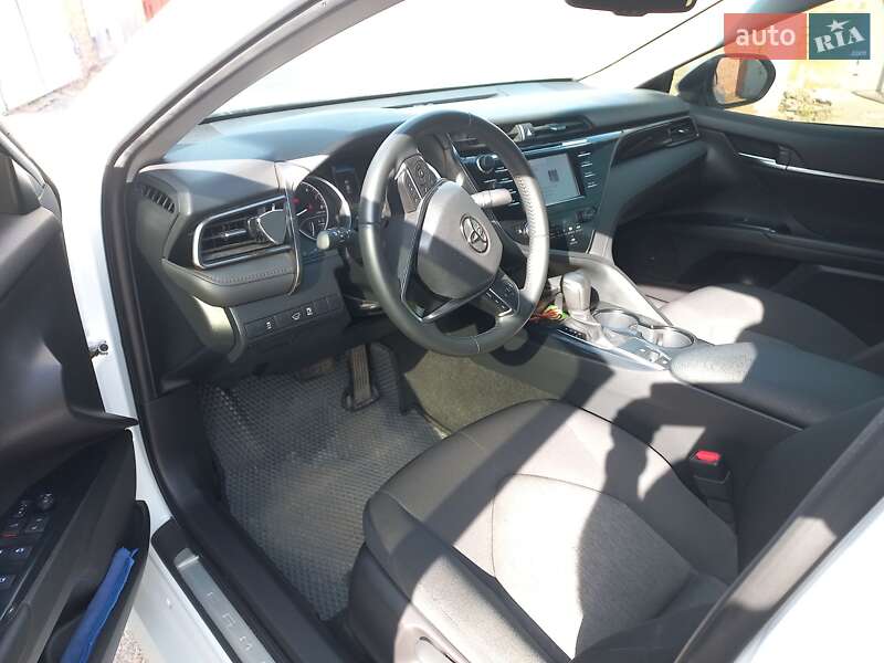 Седан Toyota Camry 2019 в Сумах
