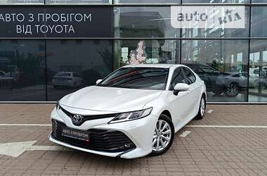 Седан Toyota Camry 2019 в Киеве