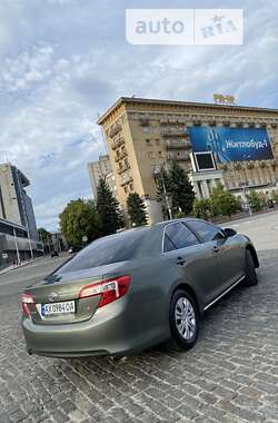 Седан Toyota Camry 2013 в Харкові