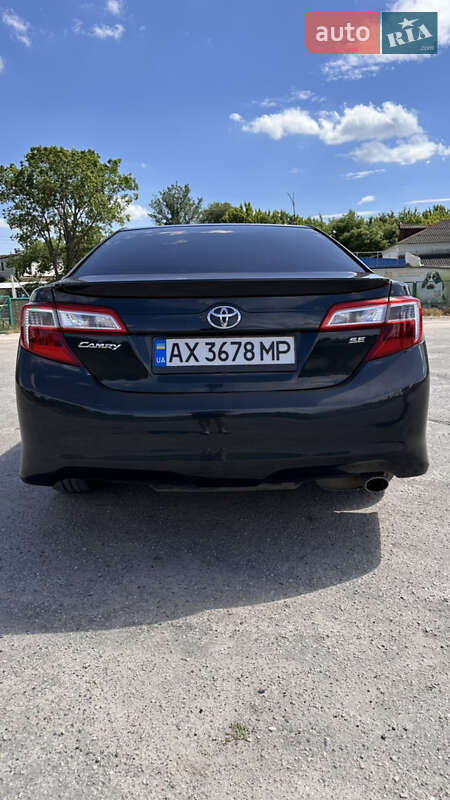 Седан Toyota Camry 2013 в Харкові
