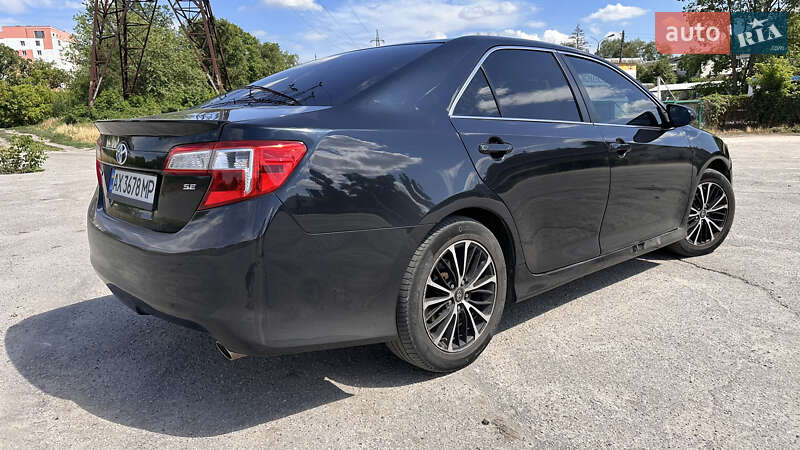 Седан Toyota Camry 2013 в Харкові