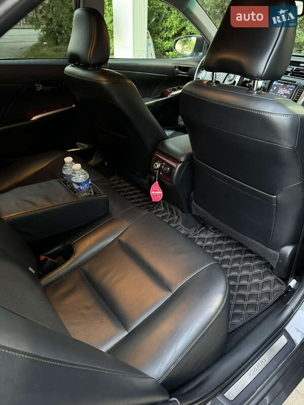 Седан Toyota Camry 2012 в Кривому Розі