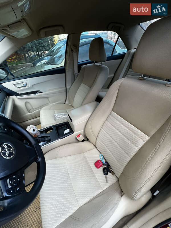 Седан Toyota Camry 2015 в Дніпрі