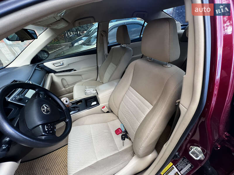 Седан Toyota Camry 2015 в Дніпрі