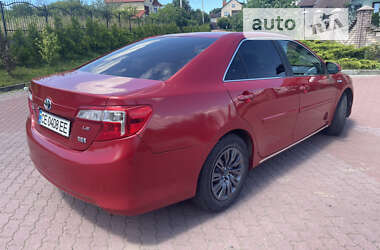 Седан Toyota Camry 2013 в Чернівцях