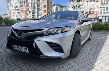 Седан Toyota Camry 2017 в Ивано-Франковске