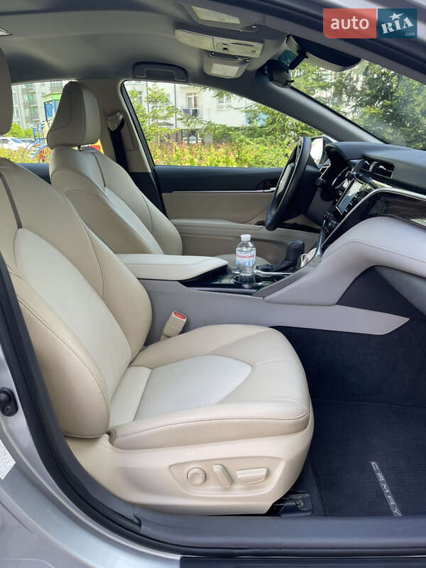 Седан Toyota Camry 2017 в Івано-Франківську