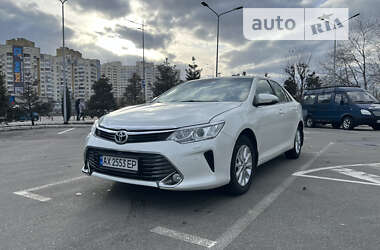 Седан Toyota Camry 2017 в Києві