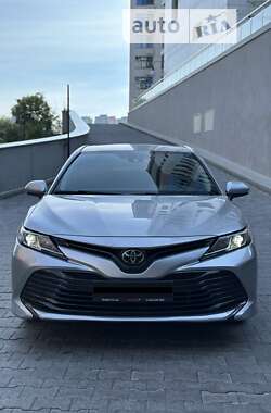 Седан Toyota Camry 2018 в Києві