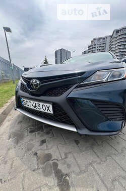 Седан Toyota Camry 2018 в Львове