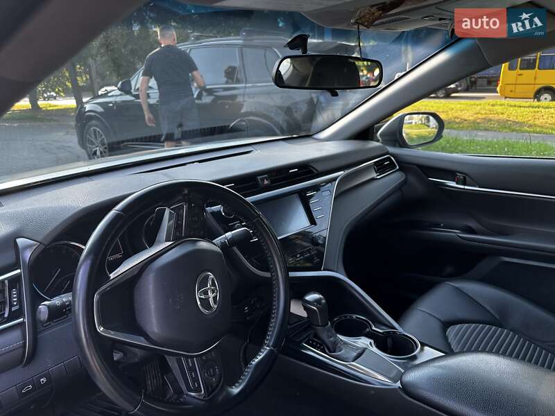 Седан Toyota Camry 2018 в Львові