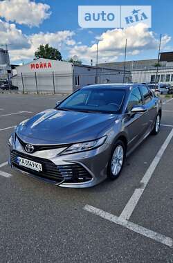 Седан Toyota Camry 2023 в Києві