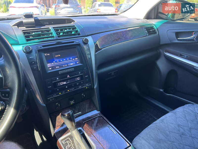 Седан Toyota Camry 2017 в Житомире