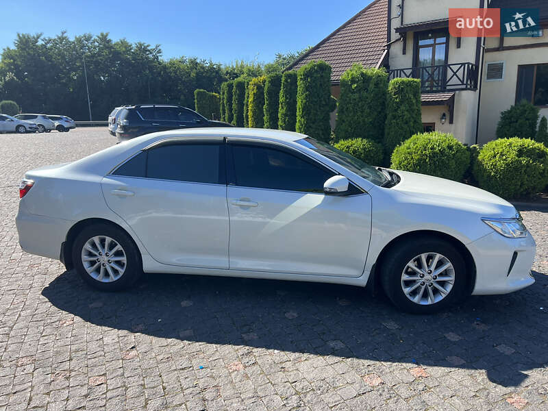 Седан Toyota Camry 2017 в Житомире