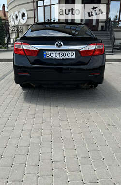 Седан Toyota Camry 2012 в Червонограді