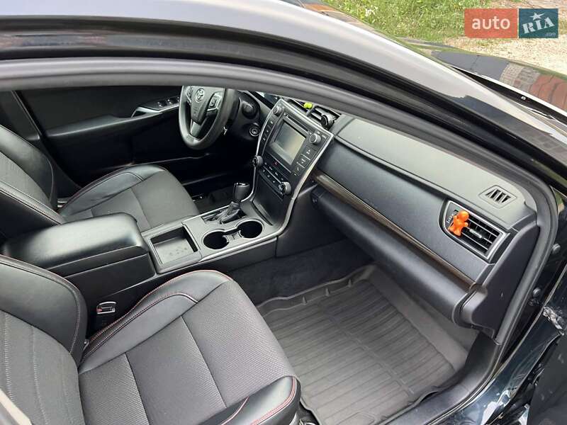 Седан Toyota Camry 2014 в Харкові