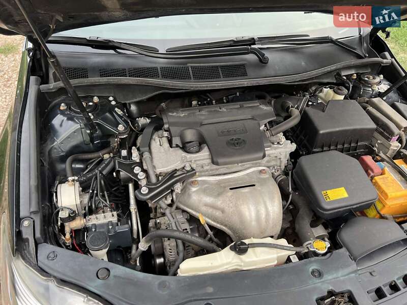 Седан Toyota Camry 2014 в Харкові