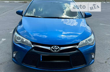 Седан Toyota Camry 2016 в Киеве