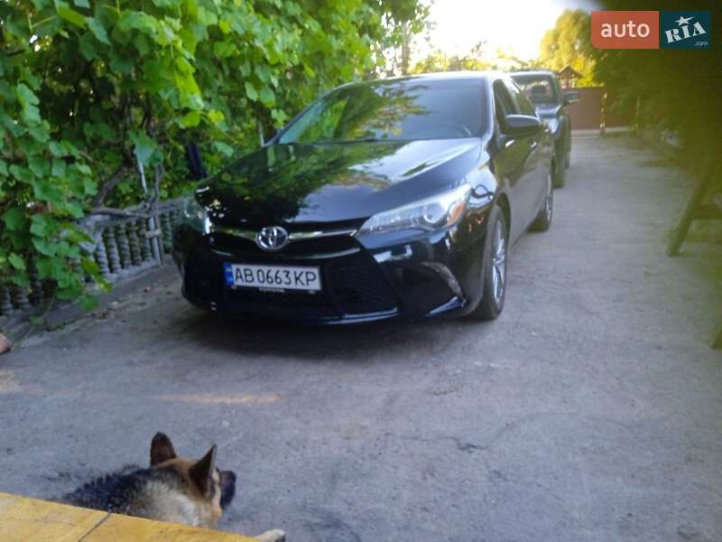 Седан Toyota Camry 2015 в Хмільнику