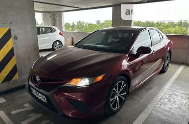 Седан Toyota Camry 2018 в Киеве