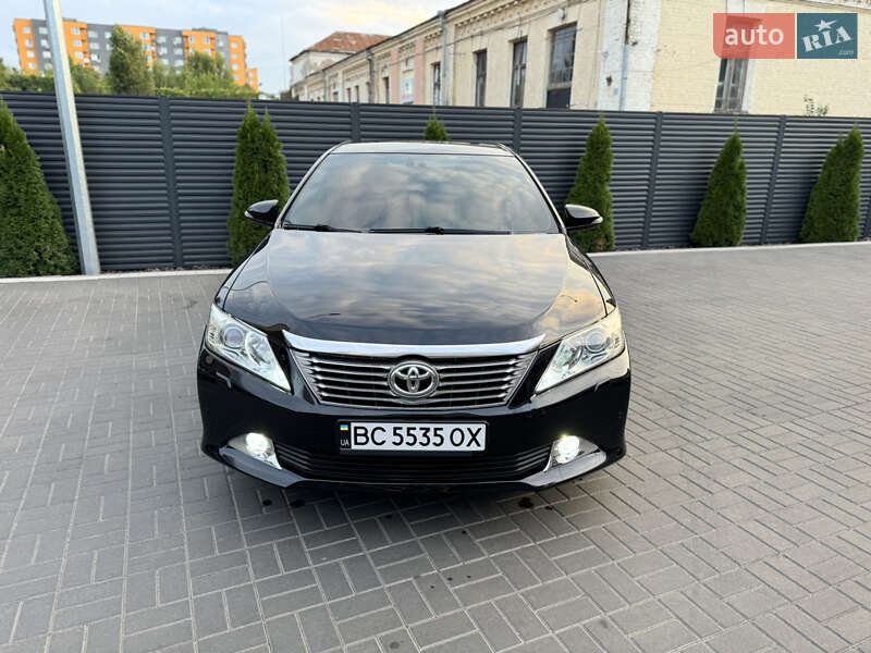 Седан Toyota Camry 2012 в Черкасах