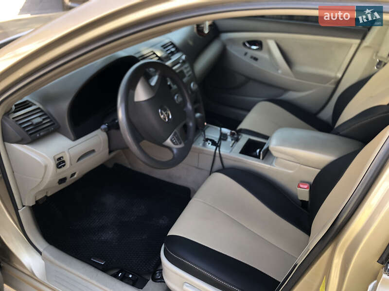 Седан Toyota Camry 2010 в Первомайську