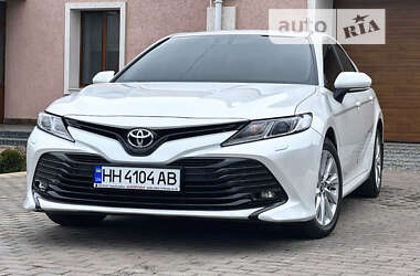 Седан Toyota Camry 2017 в Гайсину