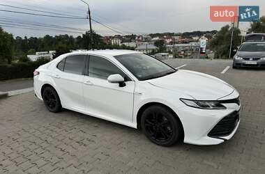 Седан Toyota Camry 2019 в Черновцах