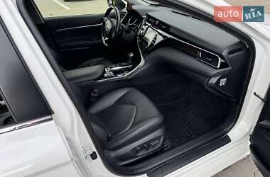 Седан Toyota Camry 2019 в Черновцах