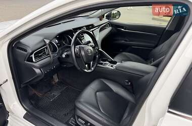 Седан Toyota Camry 2019 в Черновцах