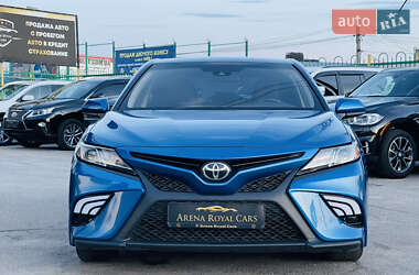 Седан Toyota Camry 2017 в Харькове