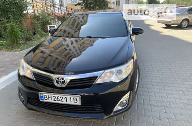 Седан Toyota Camry 2013 в Великодолинському