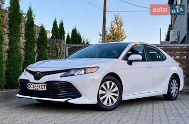 Седан Toyota Camry 2018 в Стрые