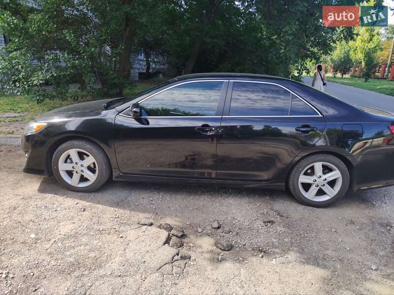 Седан Toyota Camry 2012 в Каменском