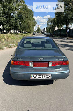 Седан Toyota Camry 2000 в Киеве