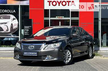 Седан Toyota Camry 2012 в Ивано-Франковске