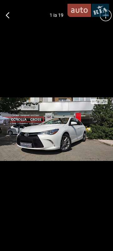 Седан Toyota Camry 2016 в Ужгороді