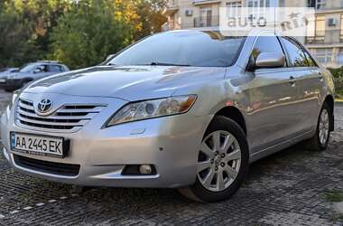 Седан Toyota Camry 2006 в Києві