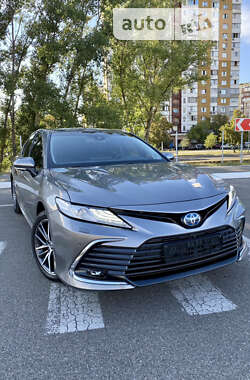 Седан Toyota Camry 2023 в Киеве