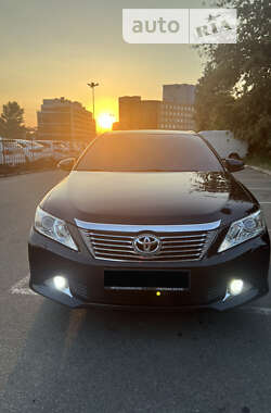 Седан Toyota Camry 2012 в Киеве