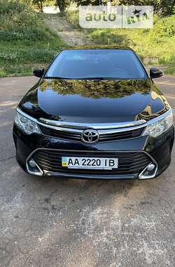 Седан Toyota Camry 2015 в Києві