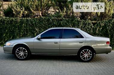 Седан Toyota Camry 2000 в Одессе