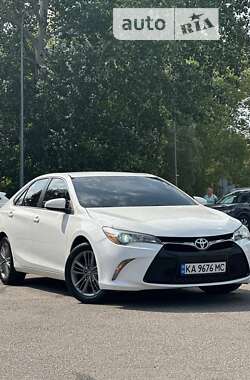 Седан Toyota Camry 2016 в Киеве