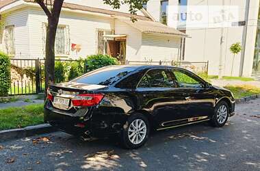 Седан Toyota Camry 2014 в Ровно