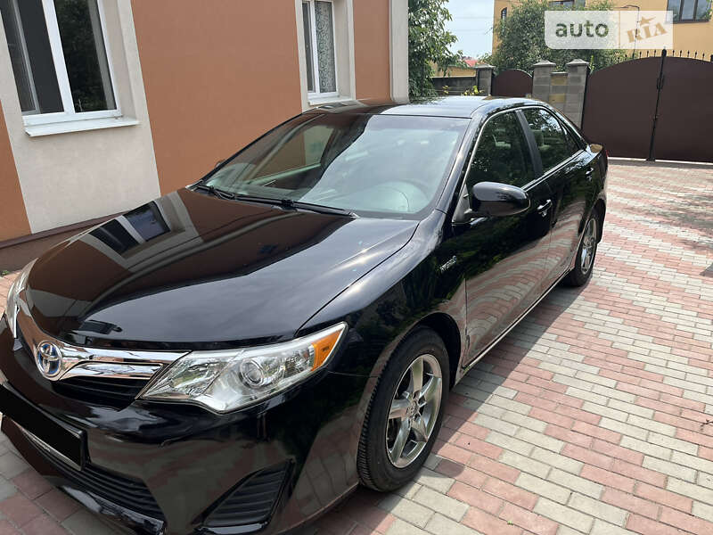 Седан Toyota Camry 2013 в Києві