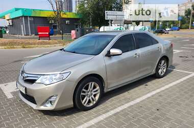 Седан Toyota Camry 2014 в Києві